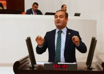 برلماني تركي: “المنظومة الحالية تشجع على الربح من الفائدة وتقتل الإنتاج”