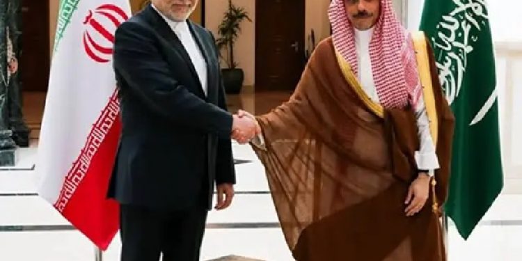 تحذير إيراني من “المؤامرة الأمريكية”