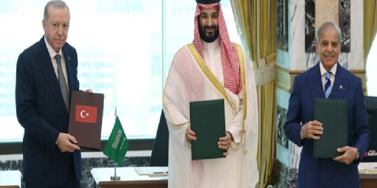 تركيا والسعودية وباكستان يعلنون تحالفا دفاعيا مشتركا